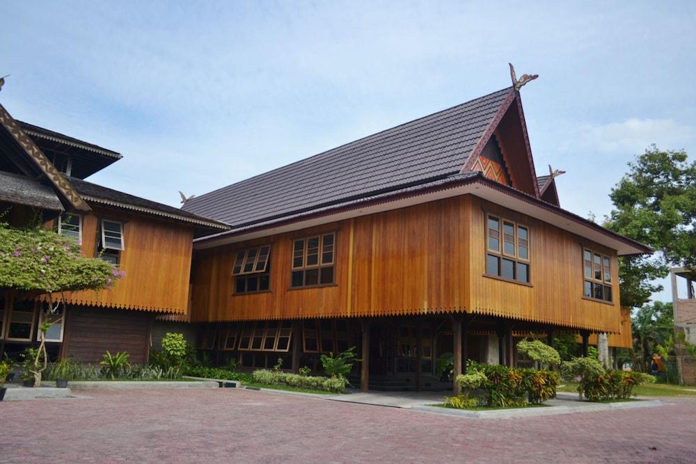 Arsela Hotel Pangkalanbuun Eksteriør billede